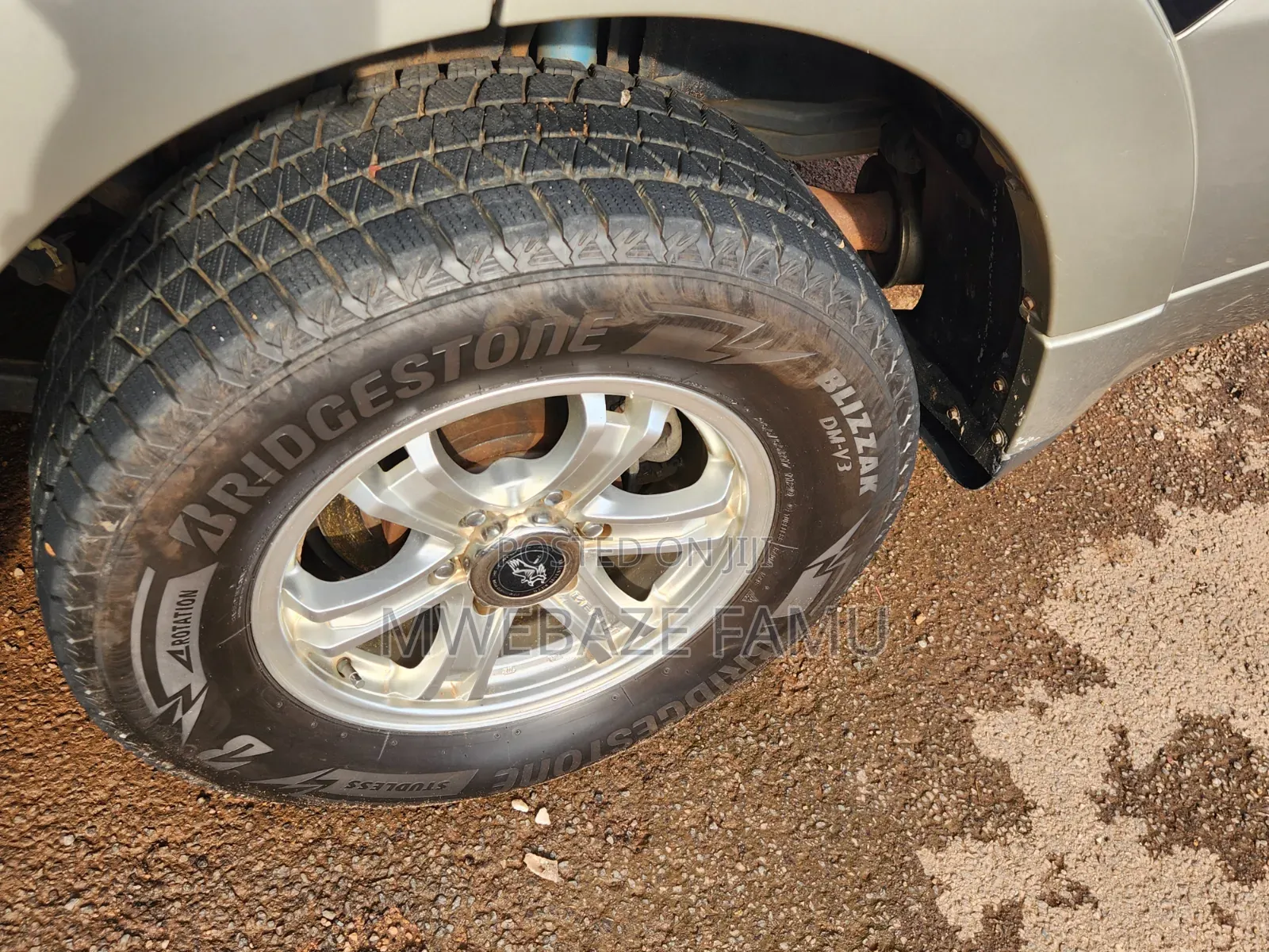 Mitsubishi Pajero 2011 Gold