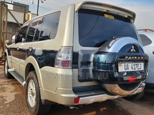Mitsubishi Pajero 2011 Gold