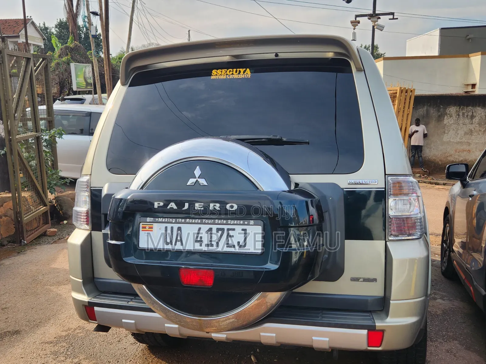 Mitsubishi Pajero 2011 Gold