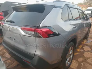 Toyota RAV4 2021 Silver