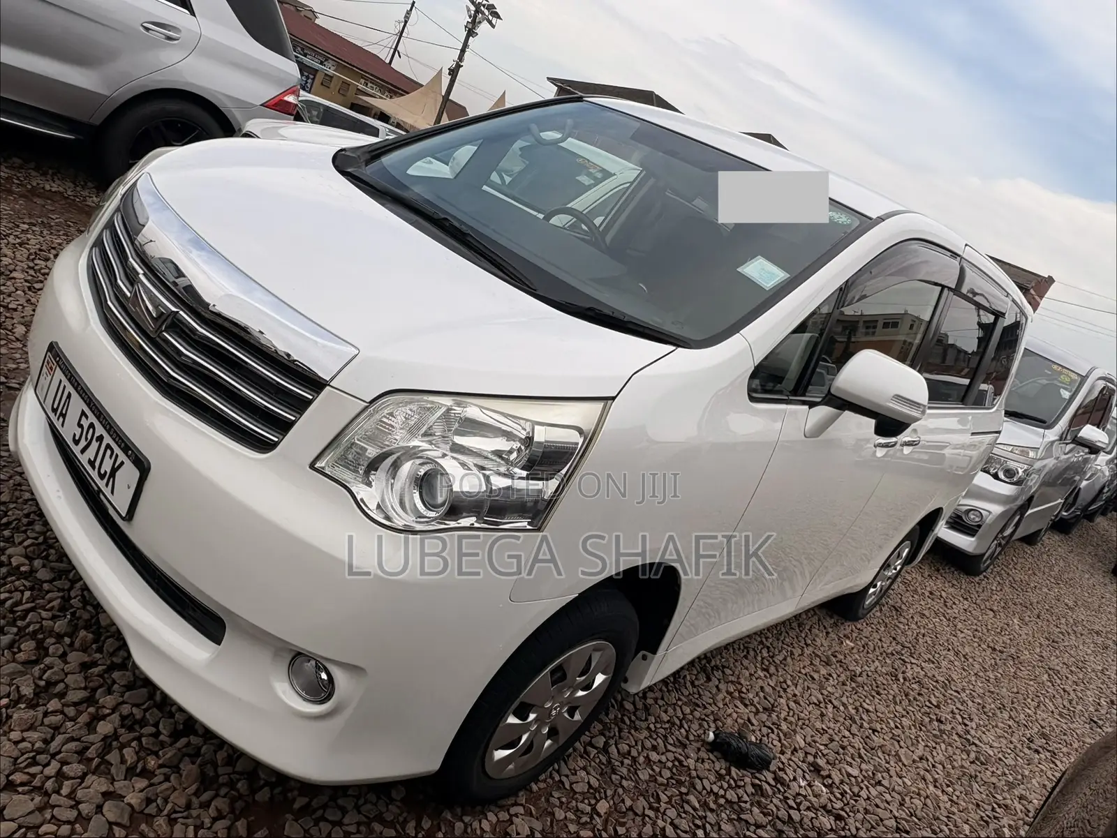 Toyota Noah 2011 White