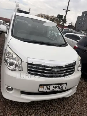 Toyota Noah 2011 White