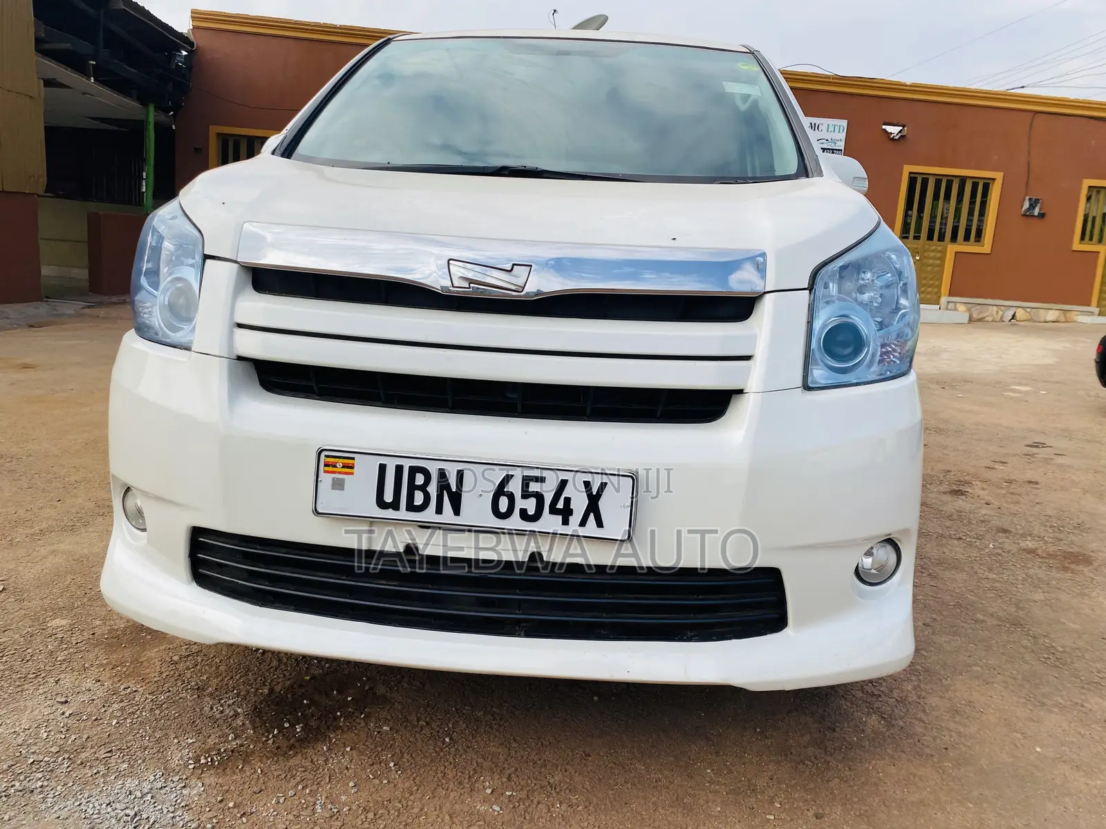 Toyota Noah 2009