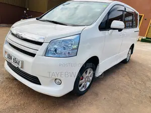 Toyota Noah 2009