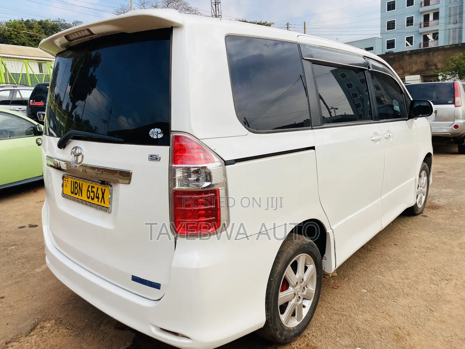 Toyota Noah 2009