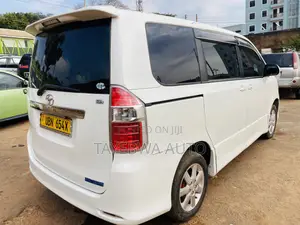 Toyota Noah 2009