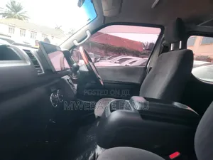 Toyota HiAce 2012