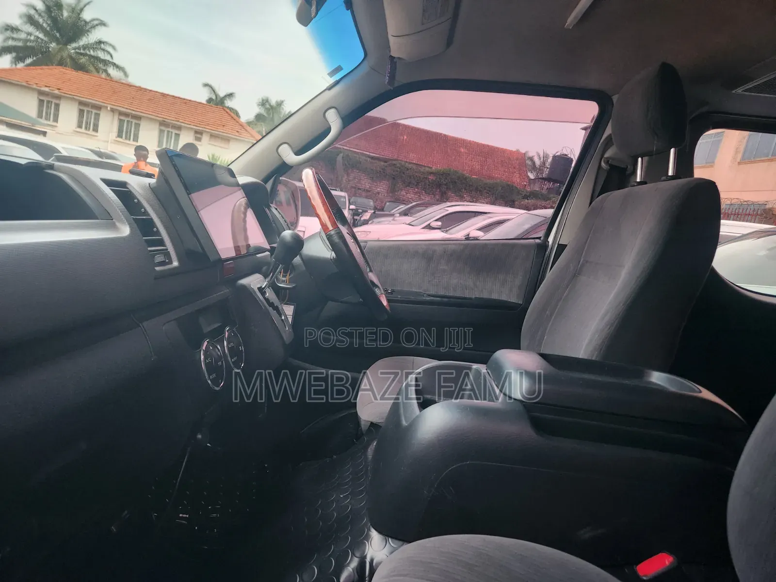 Toyota HiAce 2012