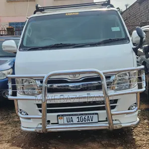 Toyota HiAce 2012