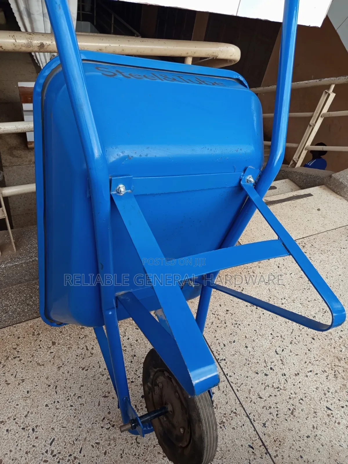 Wheelbarrow 1.6mm Hard Tray With Rubber Tyre