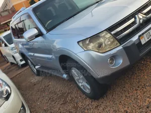 Mitsubishi Pajero 2010 Silver