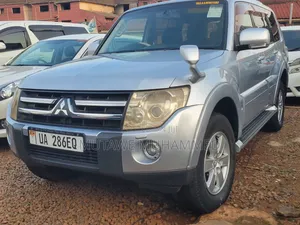 Mitsubishi Pajero 2010 Silver