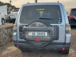 Mitsubishi Pajero 2010 Silver