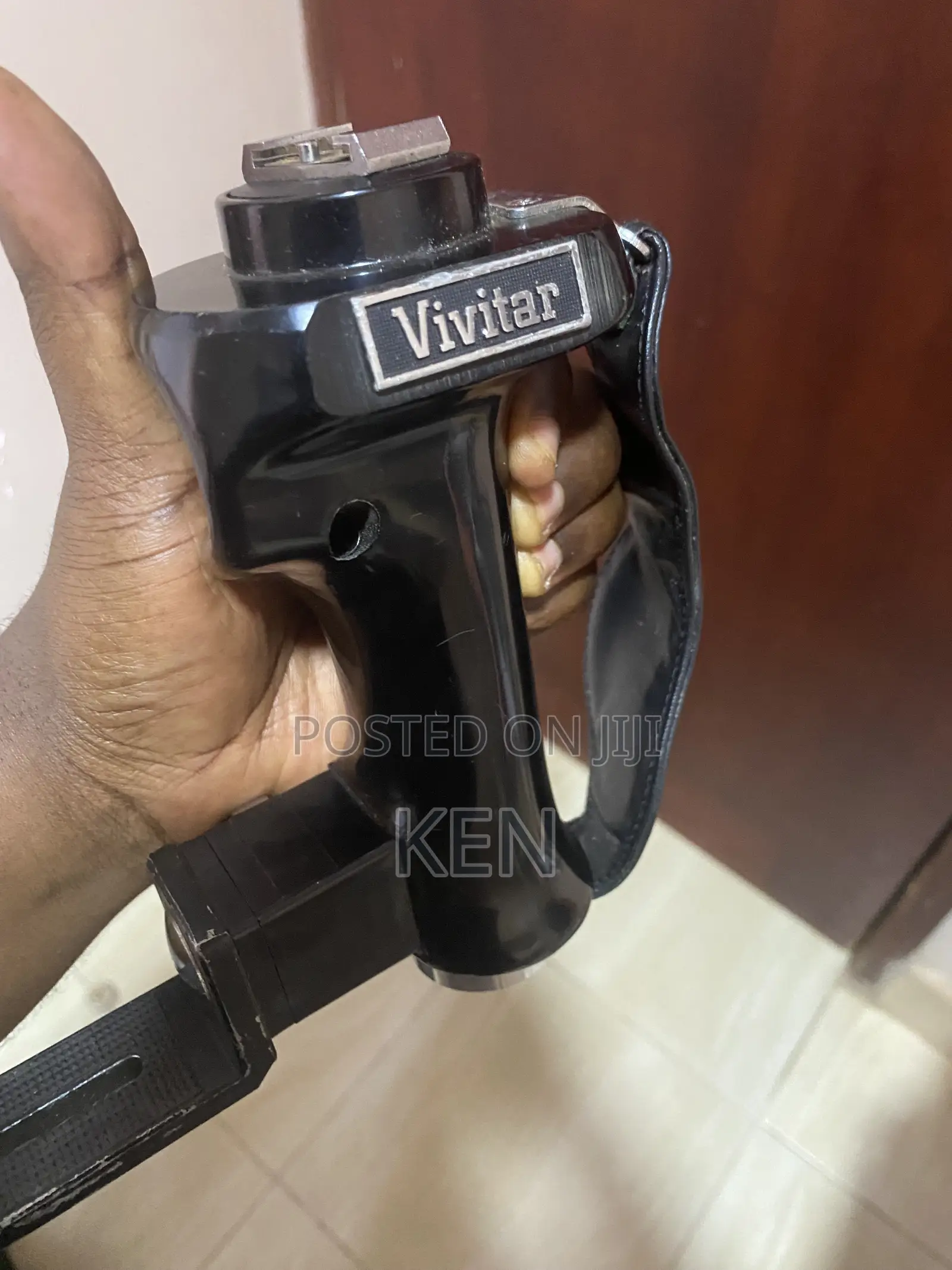 Vivitar Handheld Camera and Light Grip