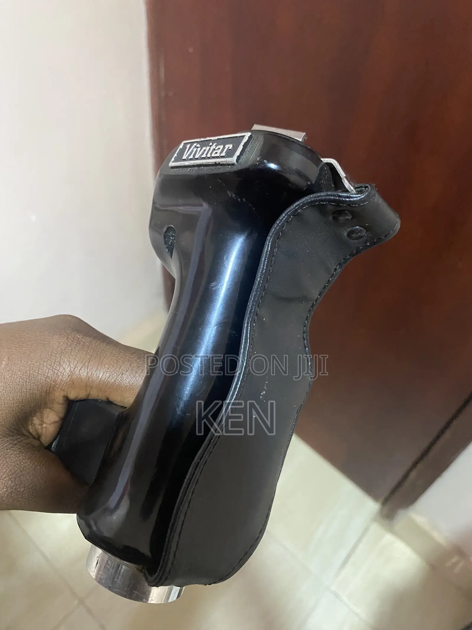Vivitar Handheld Camera and Light Grip