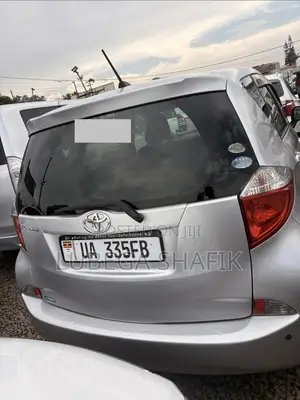 Toyota Ractis 2012 Silver