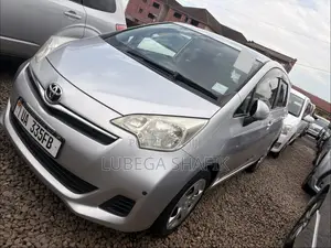 Toyota Ractis 2012 Silver