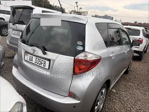 Toyota Ractis 2012 Silver