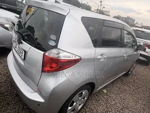 Toyota Ractis 2012 Silver