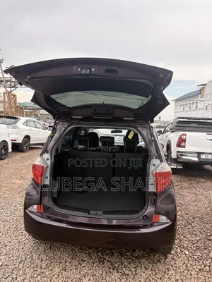 Toyota Ractis 2012 Maroon