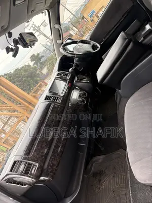 Toyota HiAce 2011 Silver
