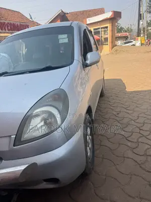 Toyota Fun Cargo 2001 Silver