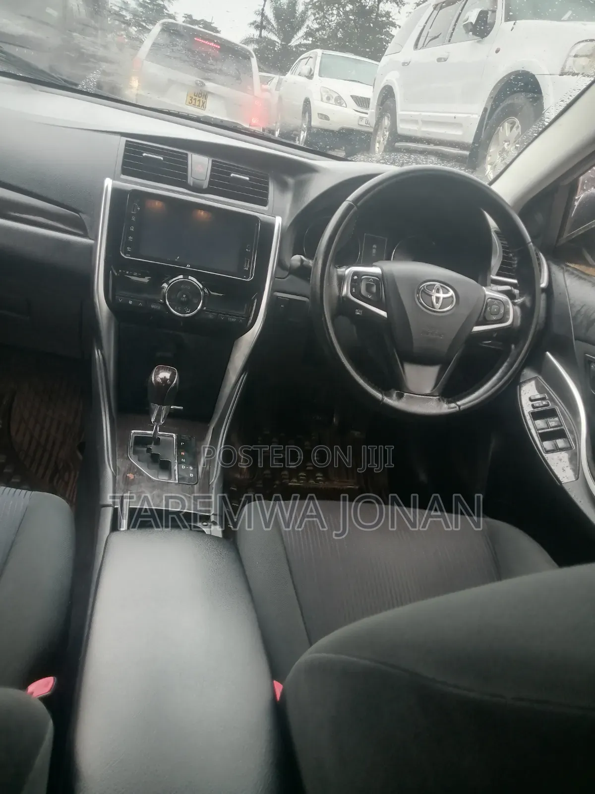 Toyota Premio 2017 Silver