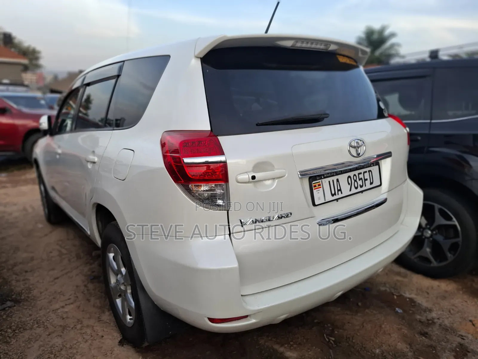Toyota Vanguard 2012 White