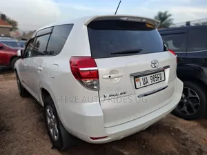 Toyota Vanguard 2012 White