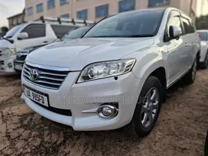 Toyota Vanguard 2012 White