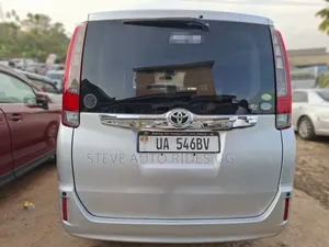 Toyota Noah 2015 Silver