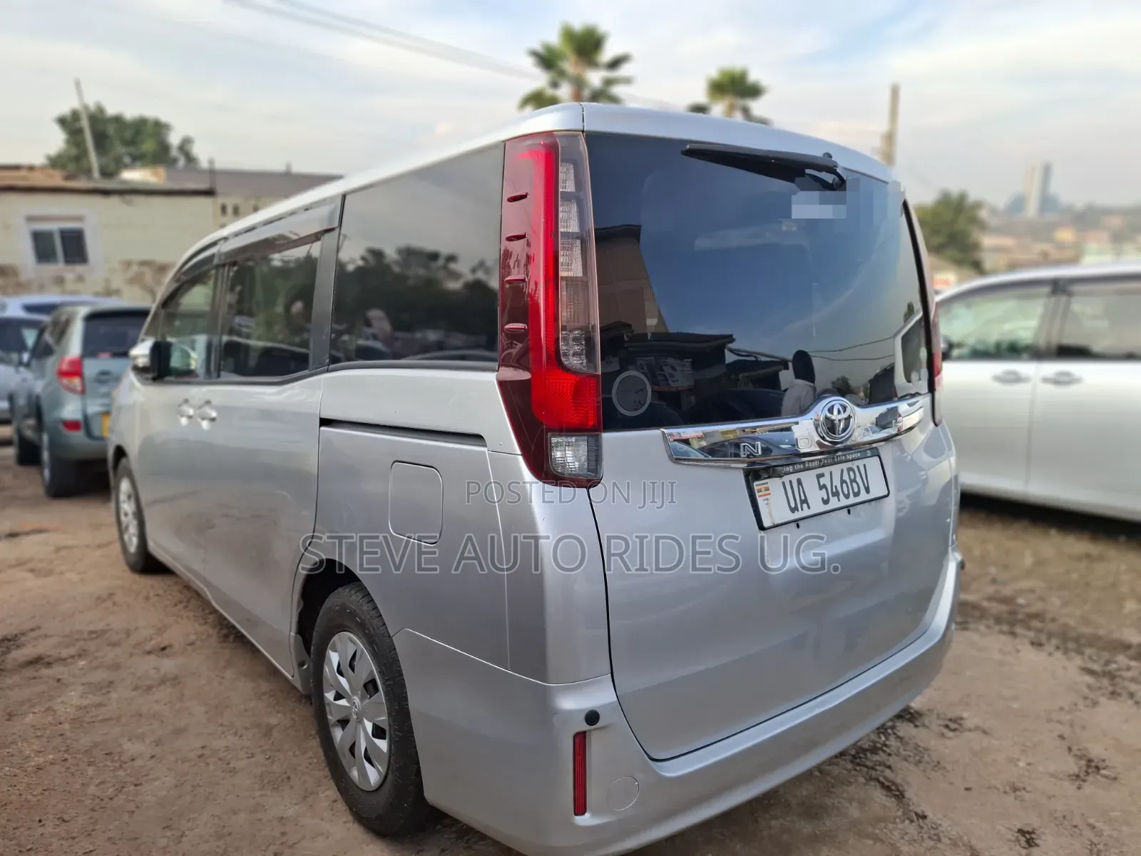 Toyota Noah 2015 Silver