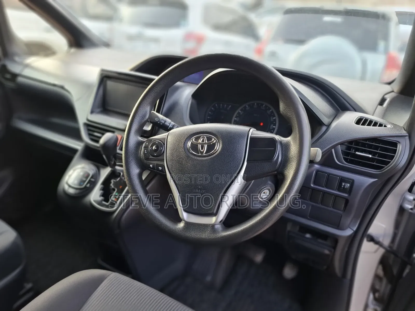 Toyota Noah 2015 Silver