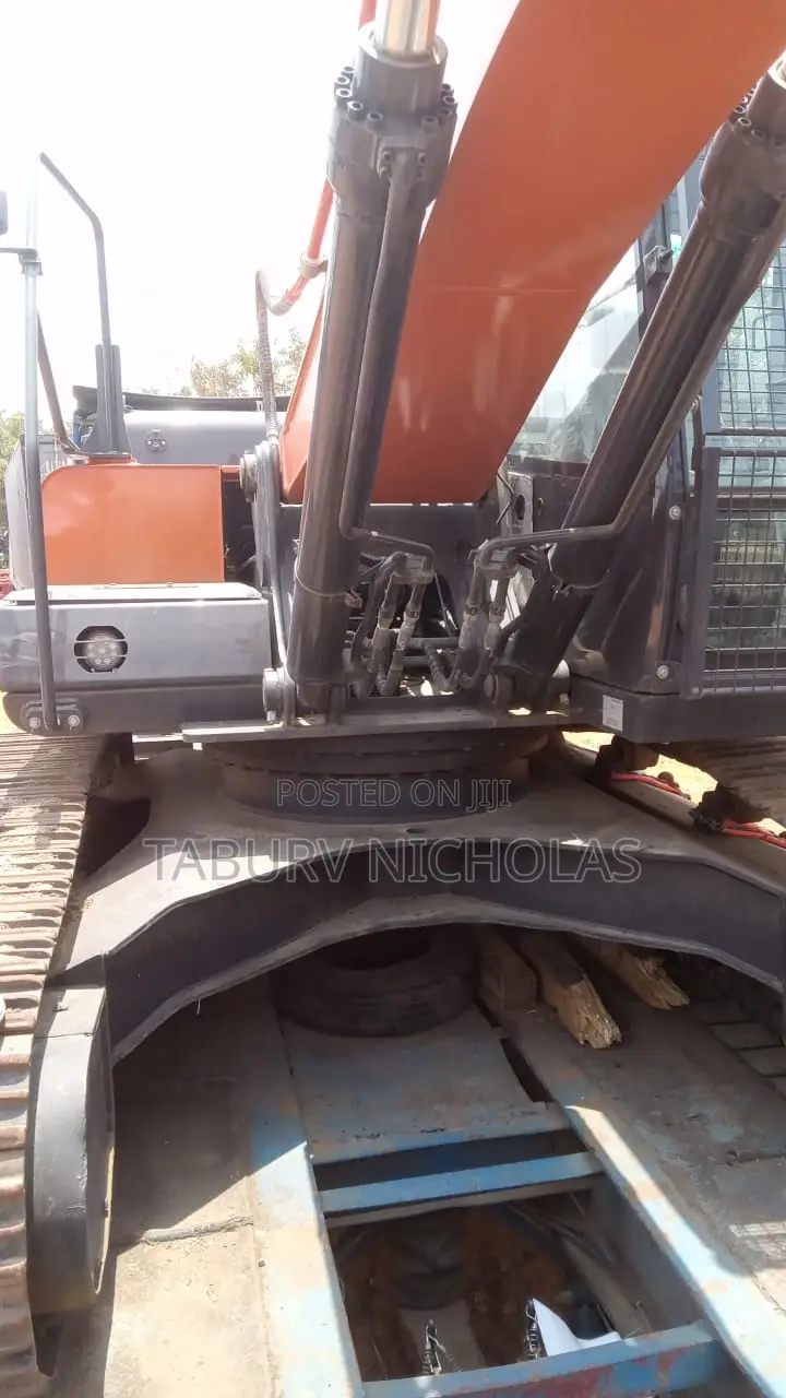 TATA HITACHI EX 200 Series 21 Tons