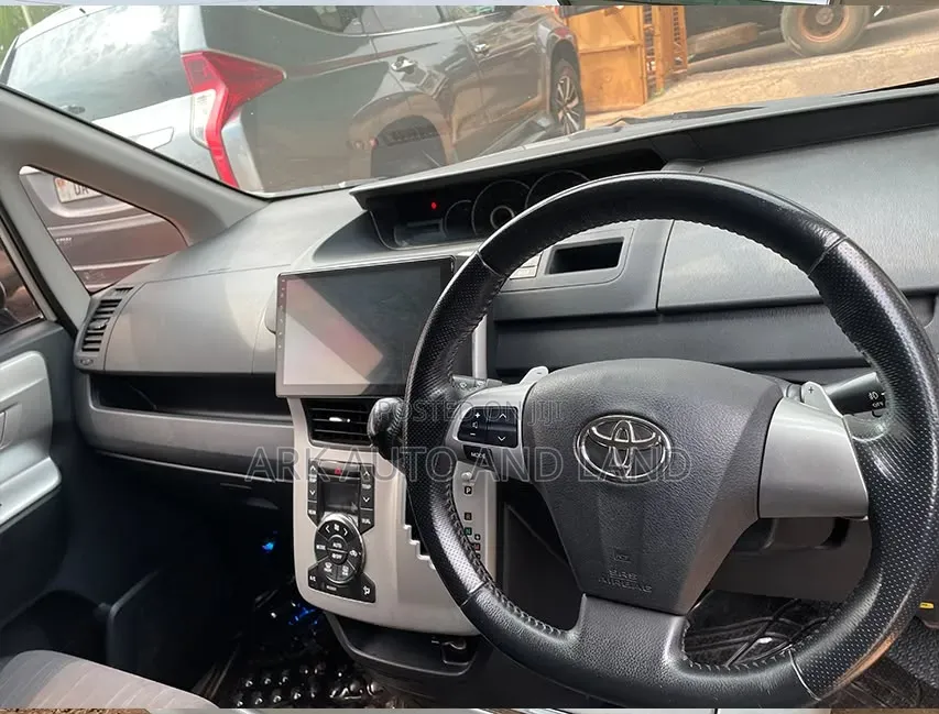 Toyota Noah 2011 White