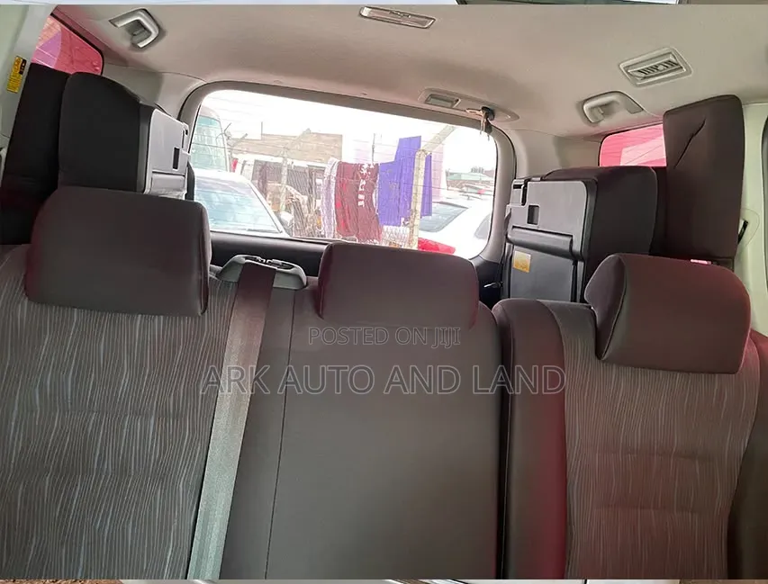 Toyota Noah 2011 White