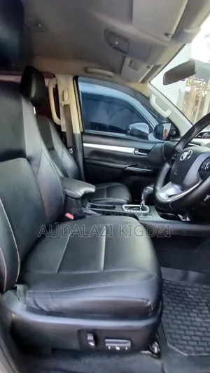 Toyota Hilux 2018 Gray