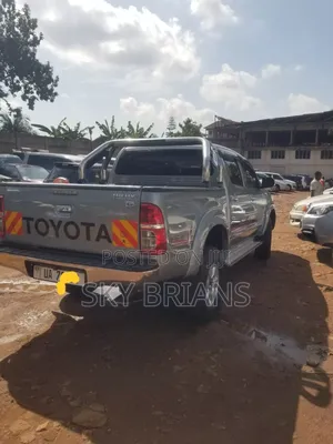 Toyota Hilux 2015 Gray