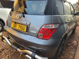 Toyota IST 2006 Silver