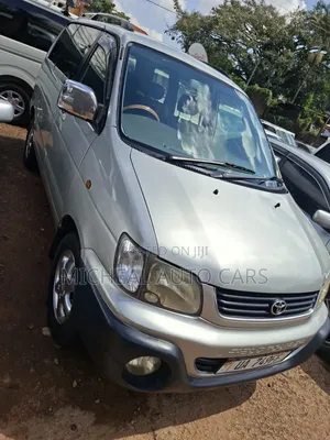 Toyota Noah 2001 Gray