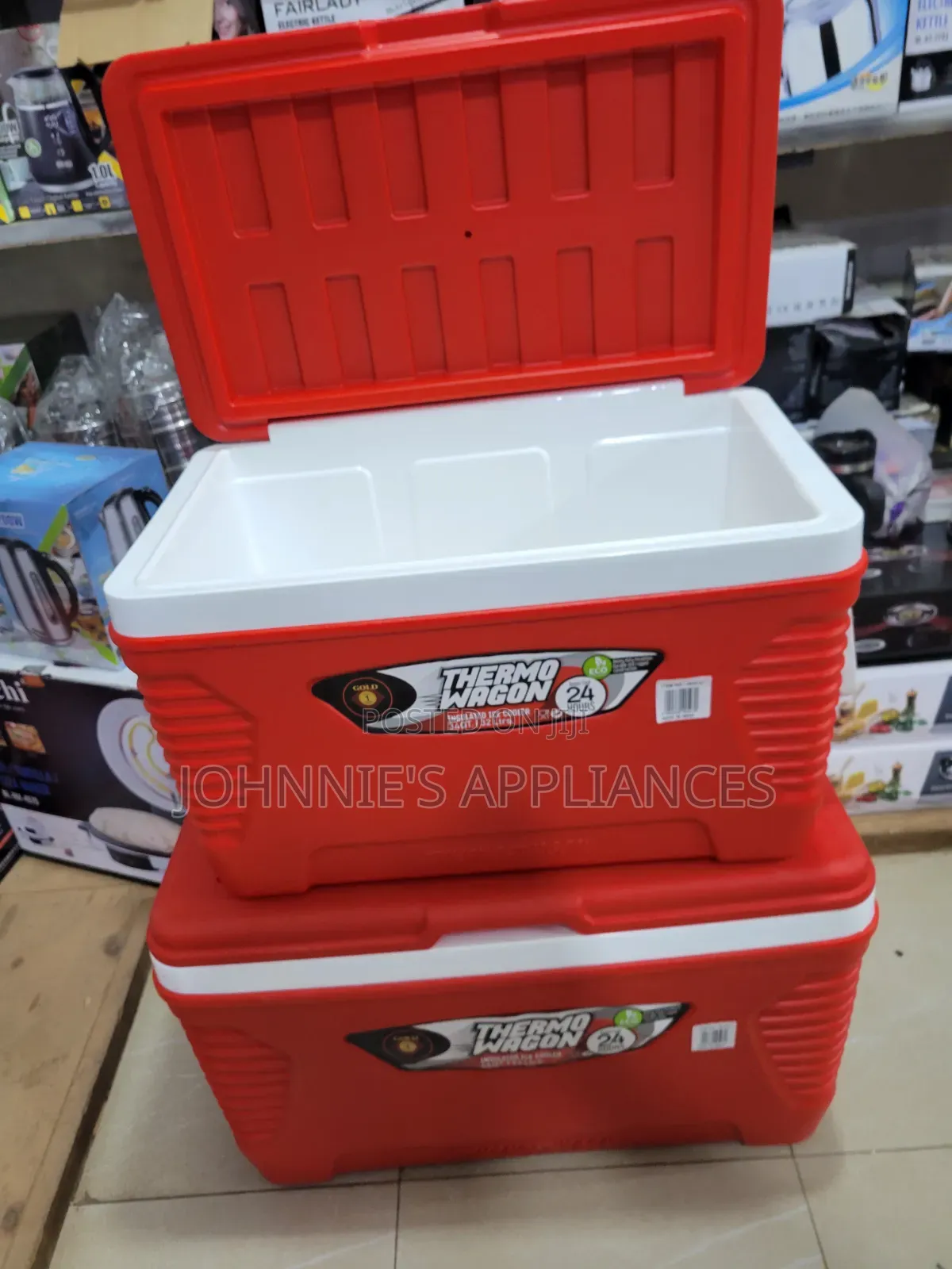 2pics  Thermo Wagon Insulated Ice Cooler Box ,62 $ 32L