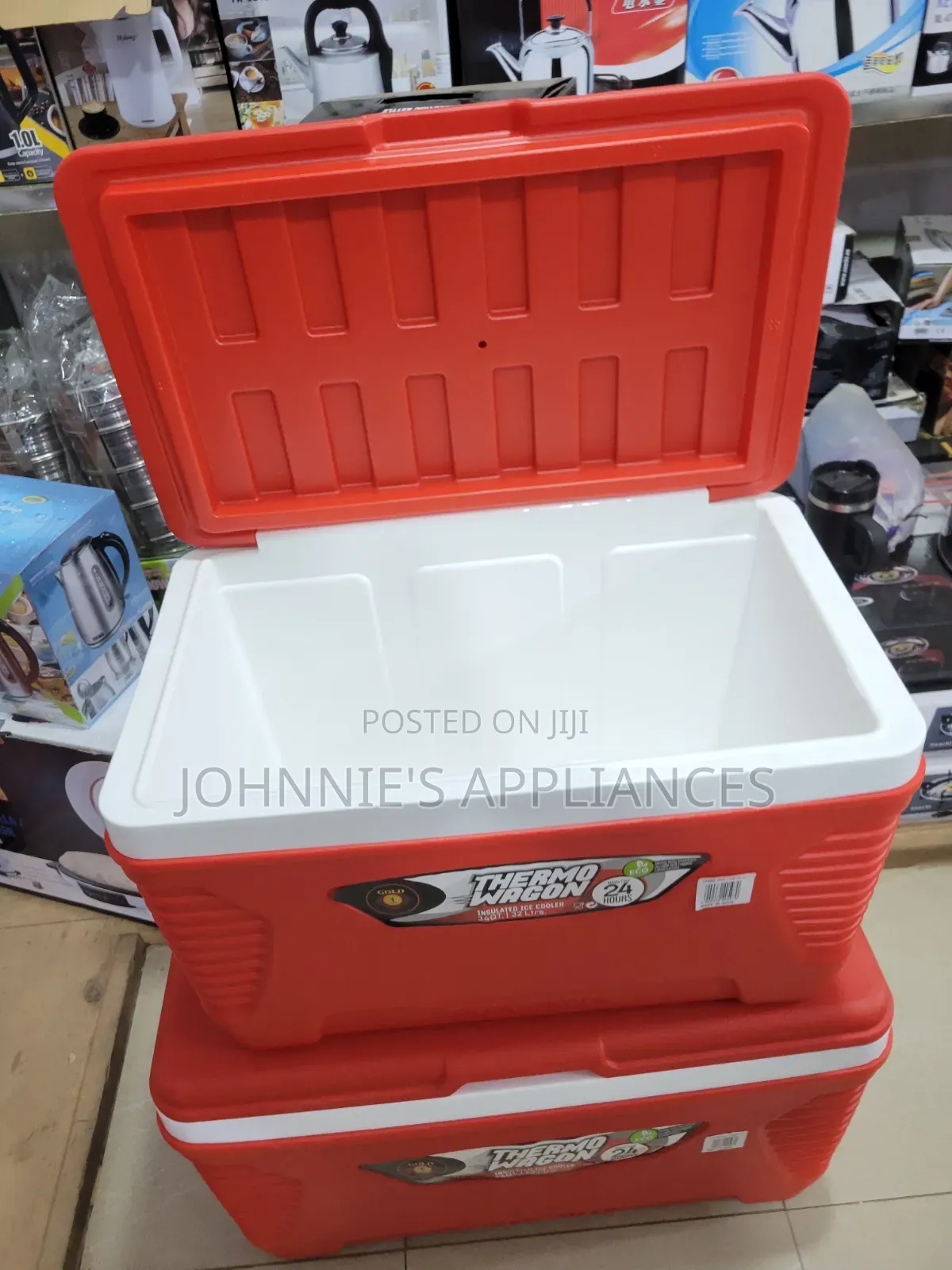 2pics  Thermo Wagon Insulated Ice Cooler Box ,62 $ 32L