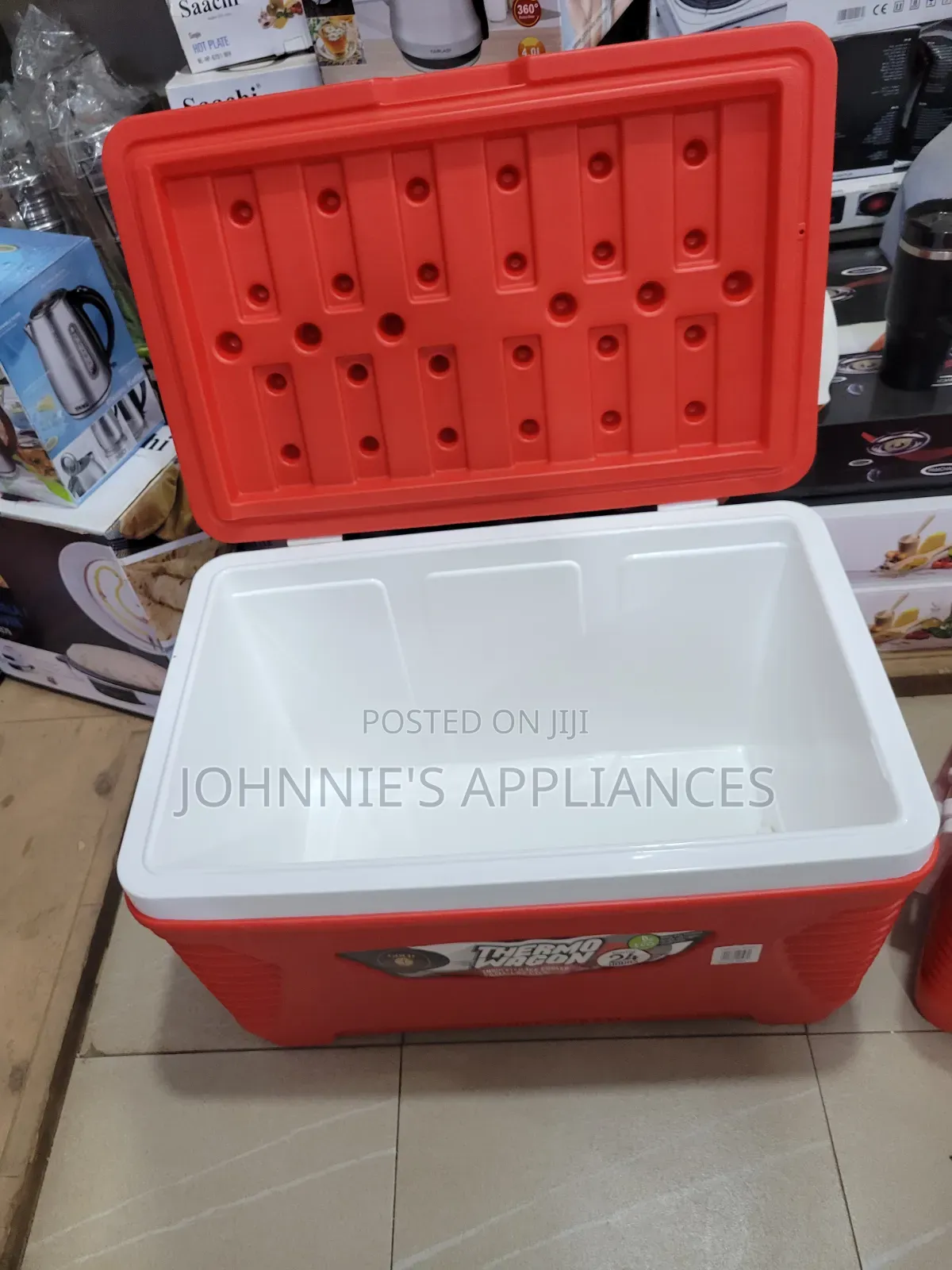 2pics  Thermo Wagon Insulated Ice Cooler Box ,62 $ 32L