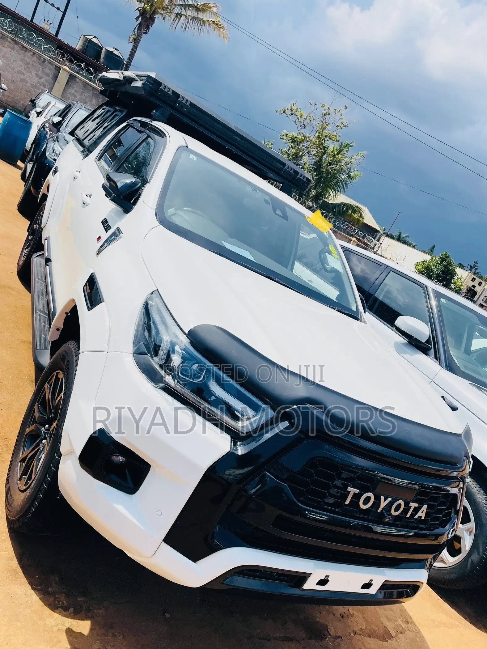 Toyota Hilux 2023 White