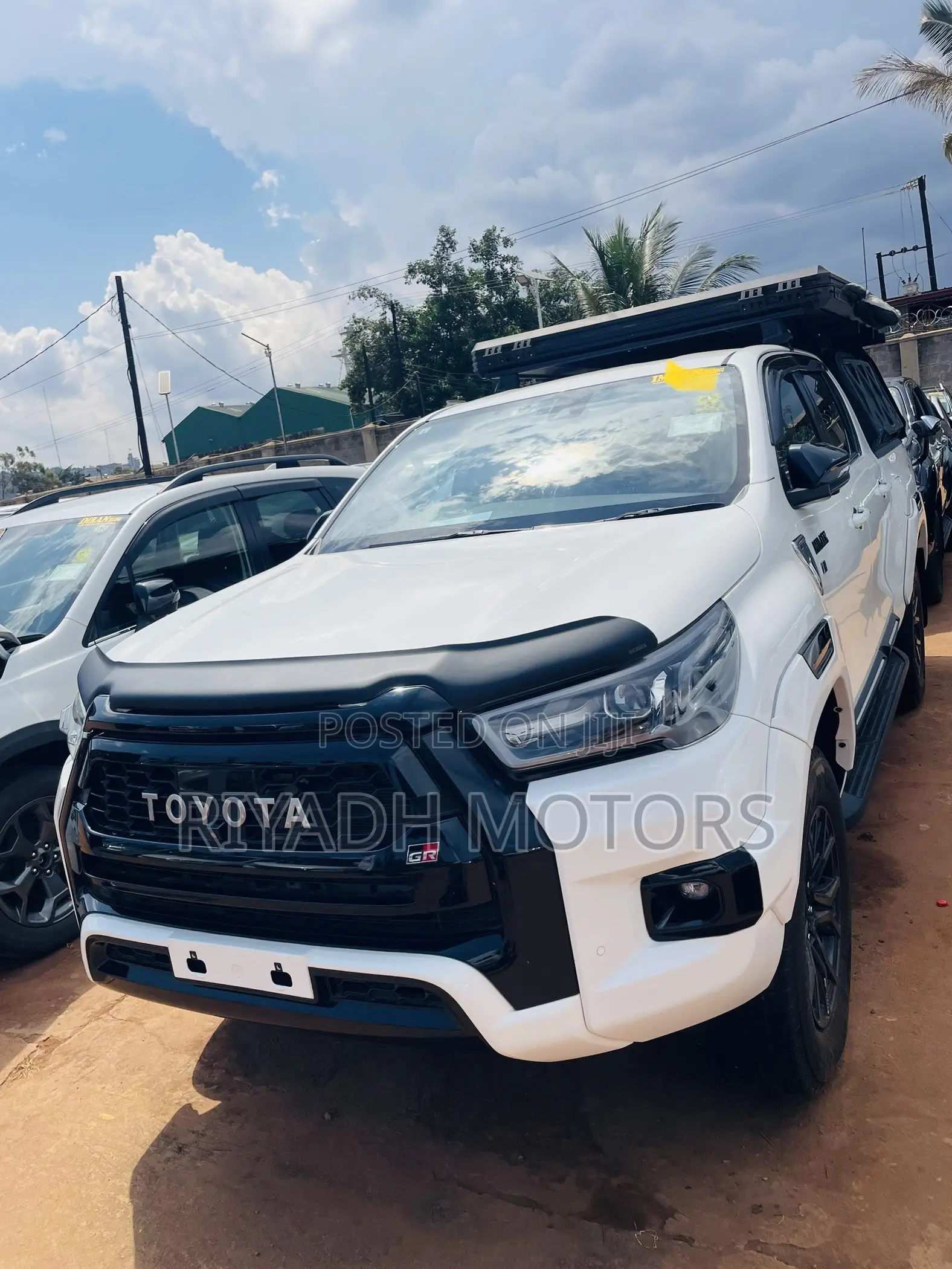 Toyota Hilux 2023 White