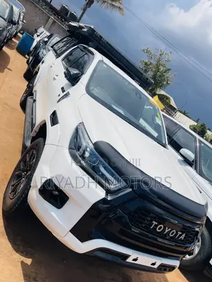 Toyota Hilux 2023 White