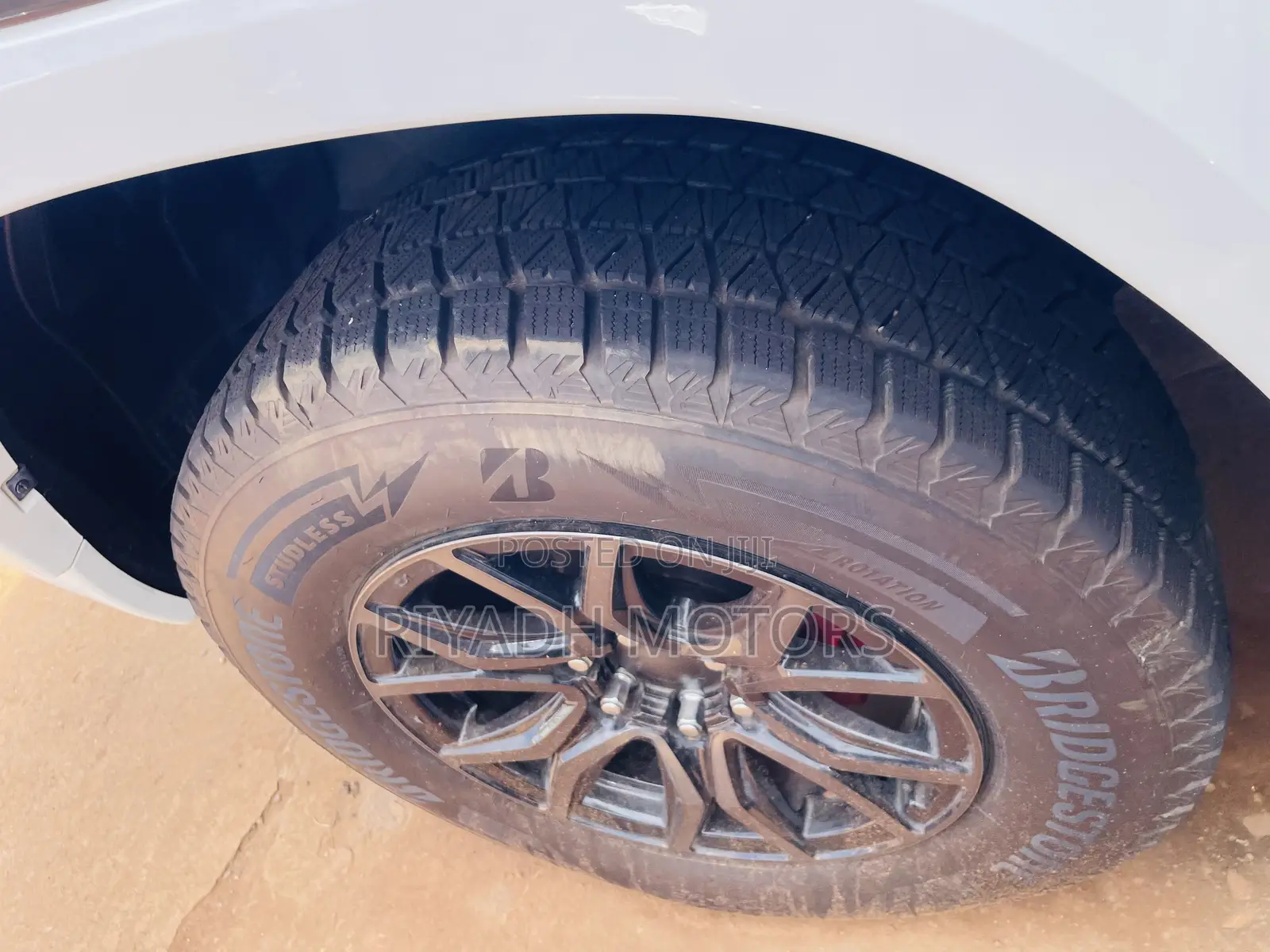 Toyota Hilux 2023 White