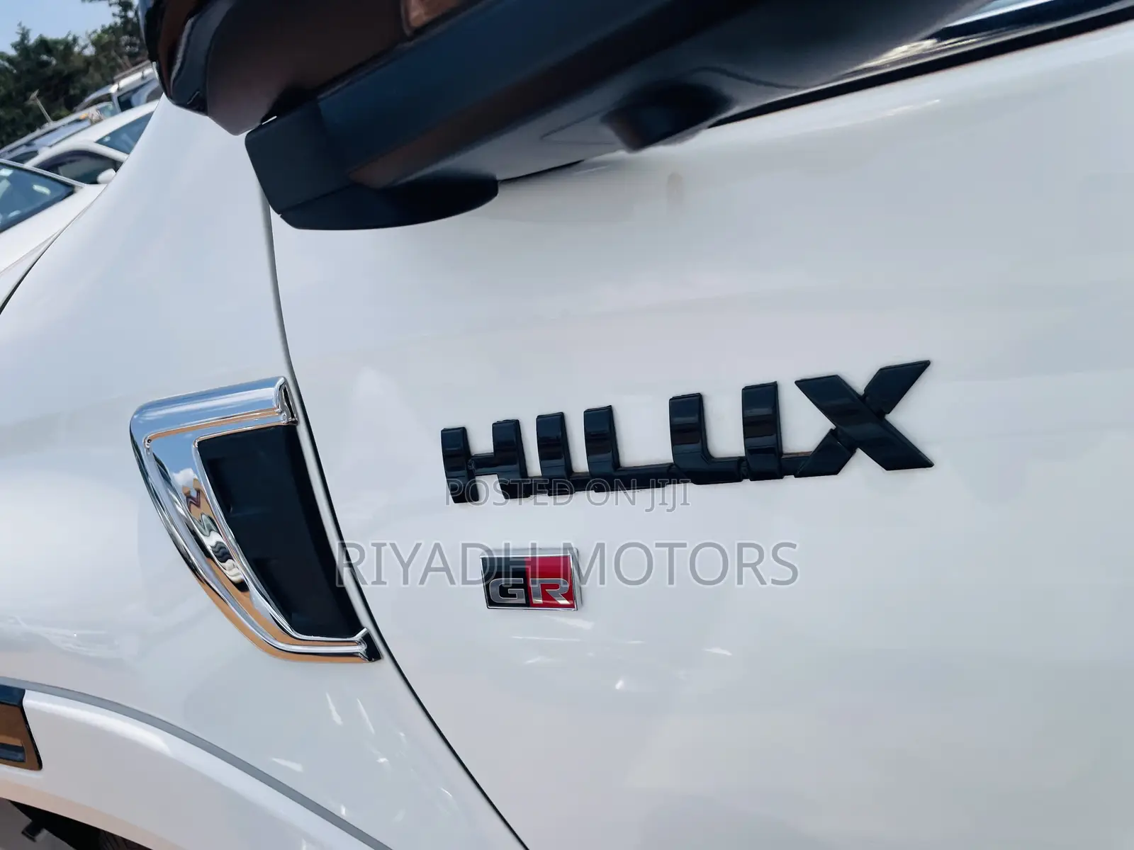 Toyota Hilux 2023 White