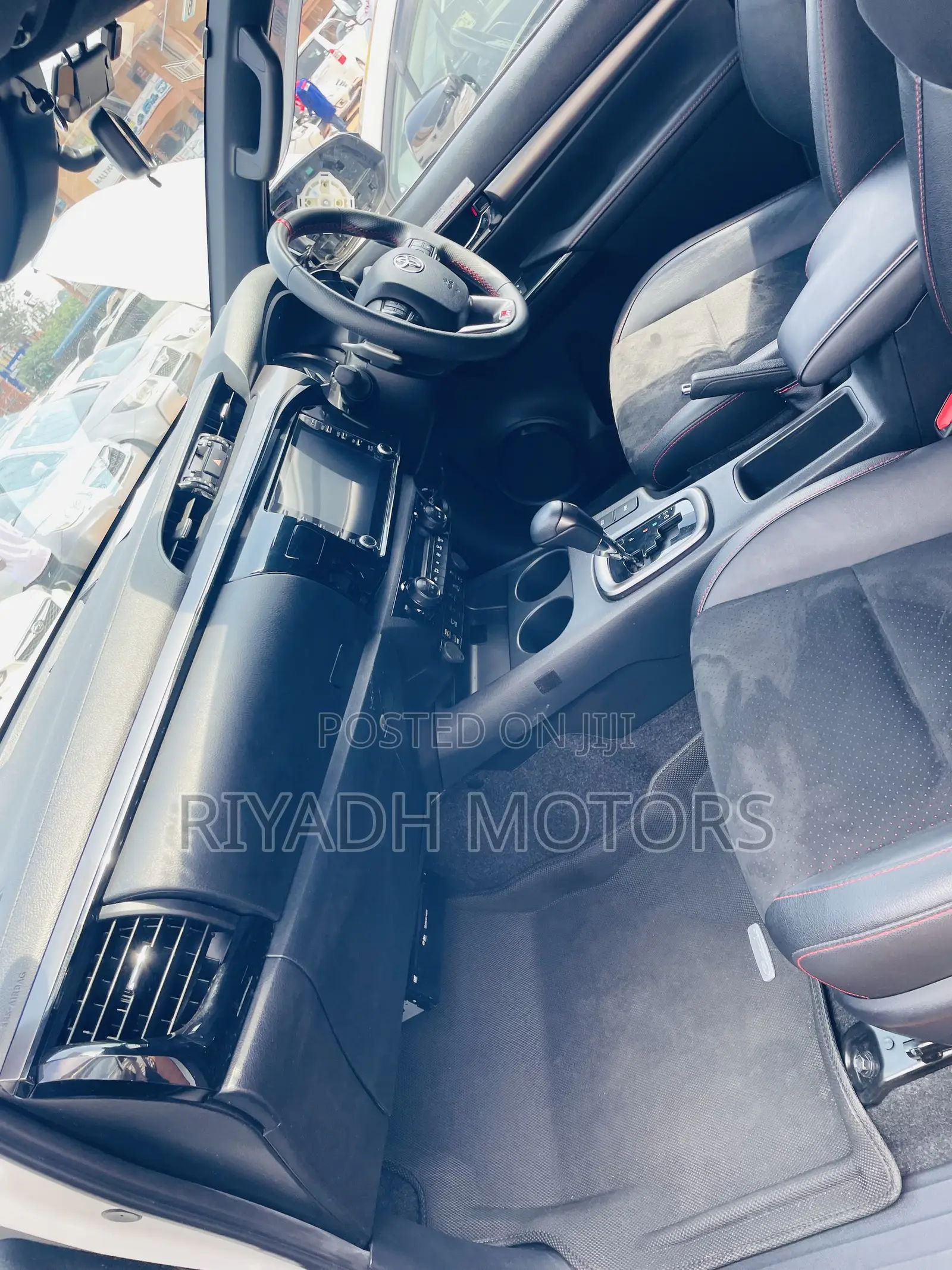 Toyota Hilux 2023 White
