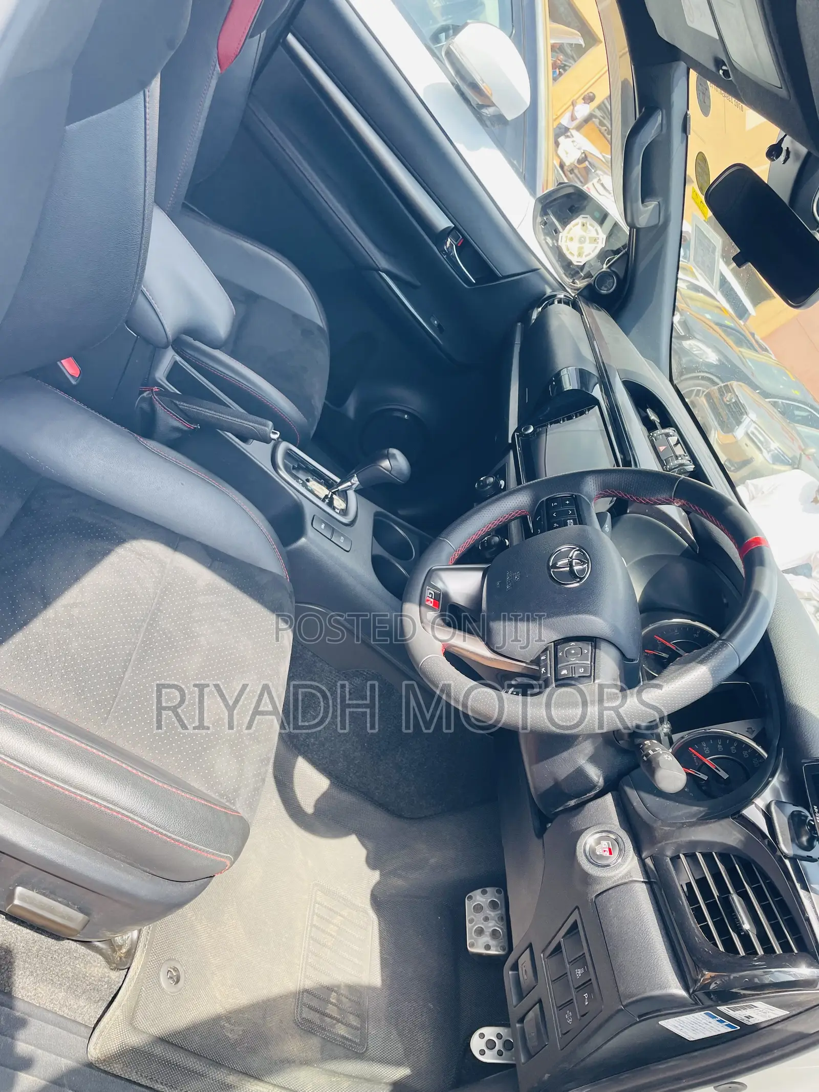 Toyota Hilux 2023 White